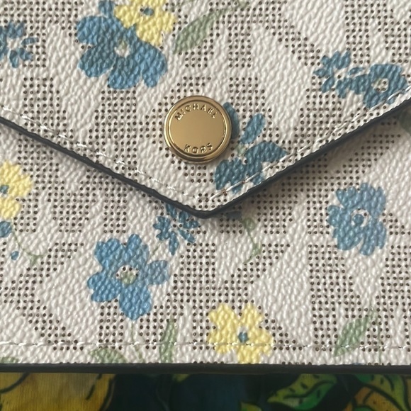 Brand New Michael Kors Vanilla w/ Blue & Yellow Flowers Belt Bag Fanny Pack - Picture 3 of 14